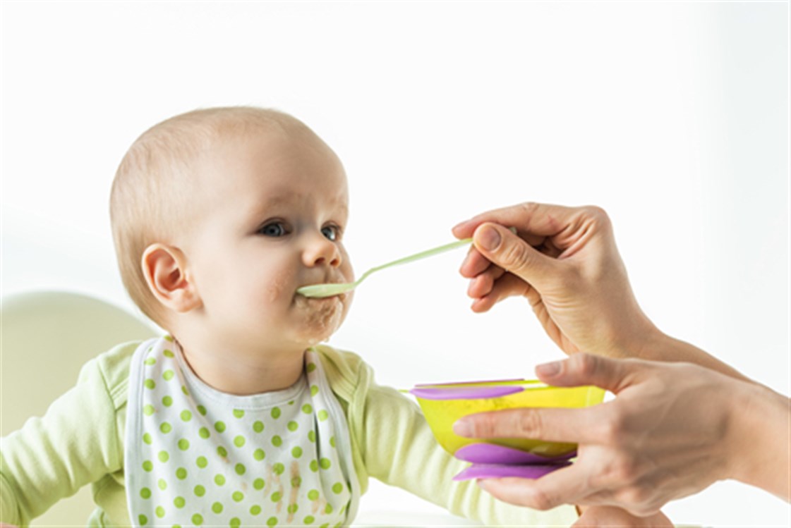 أطعمة تسبب الغازات للطفل